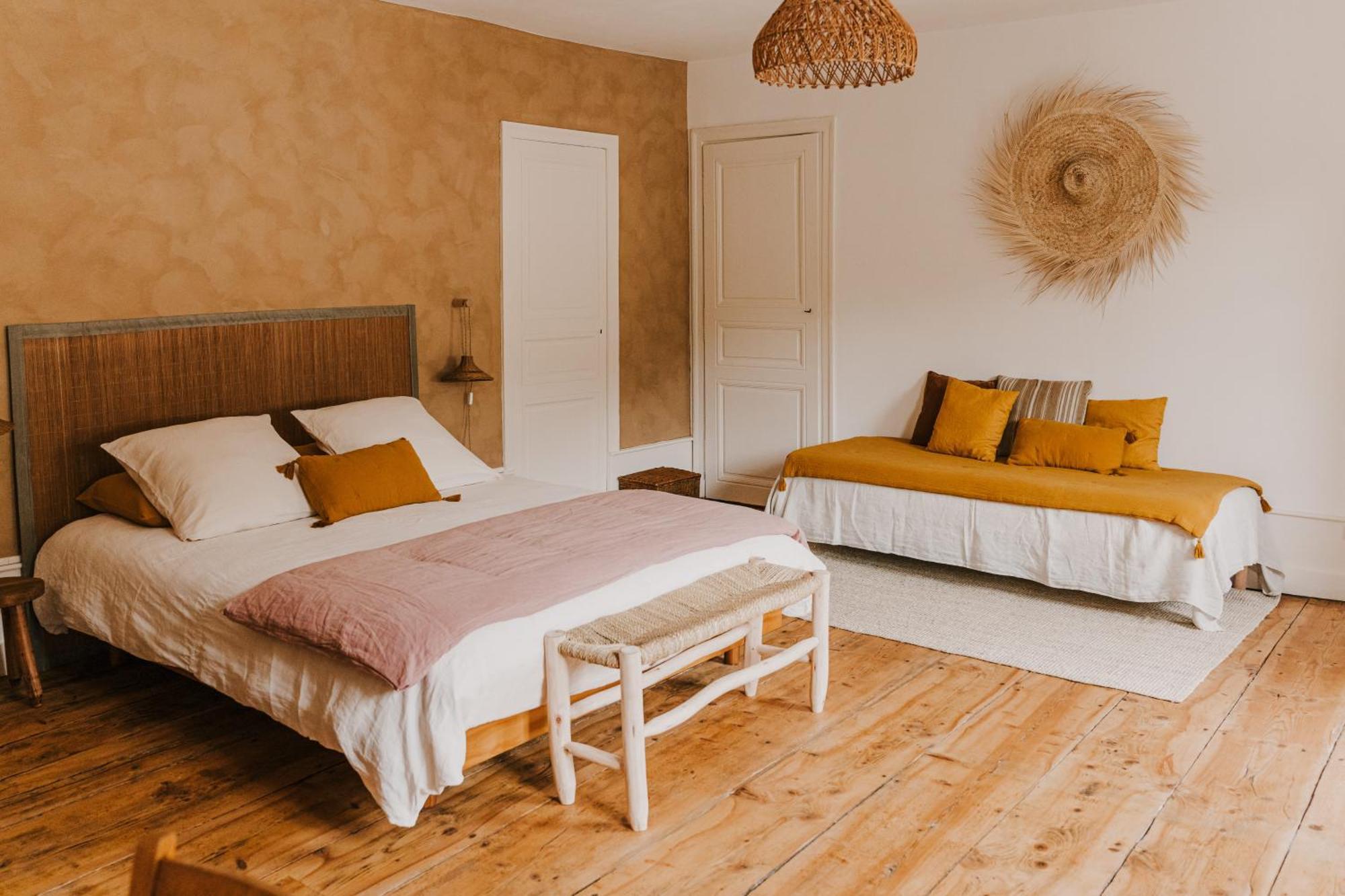 Maison D'Hotes Et Gite De Charme Avec Piscine, La Lhuiseraie Oda fotoğraf